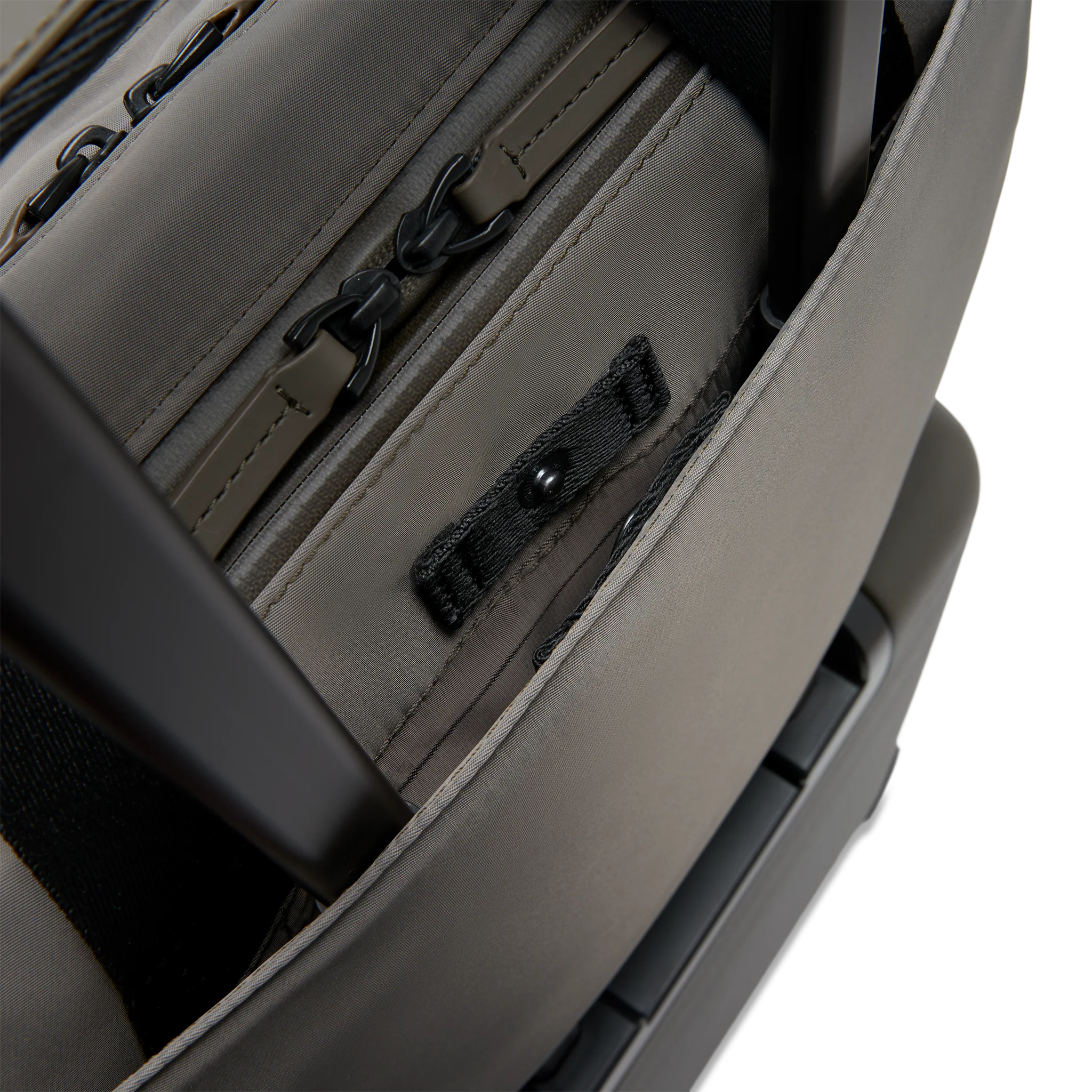 Gion Briefcase / Dark Olive / Recycled Nylon - Image 15
